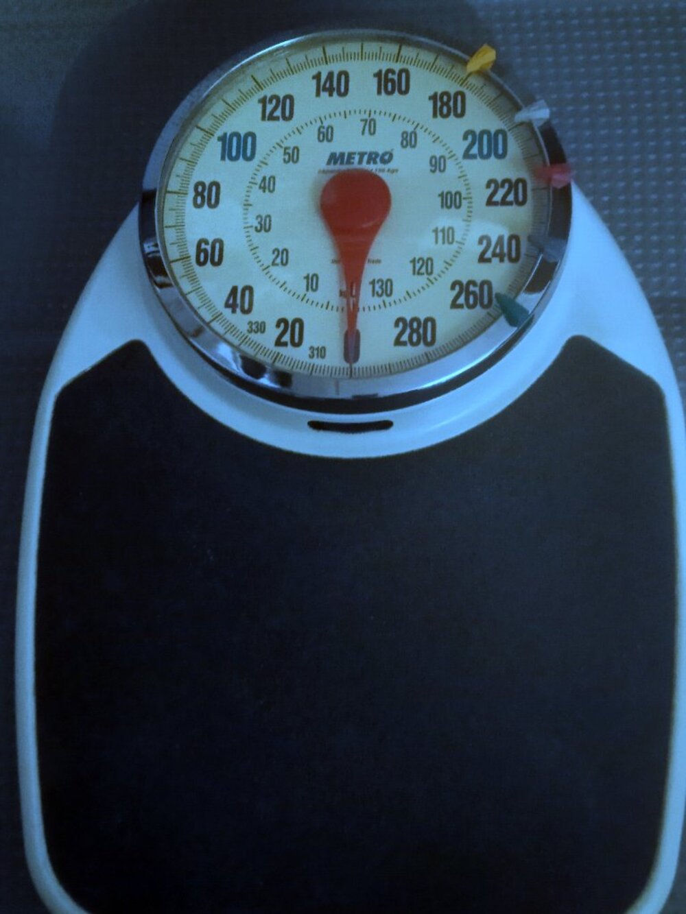 Metro Mechanical Bathroom Scale 330 lbs Capacity with Colored Markers